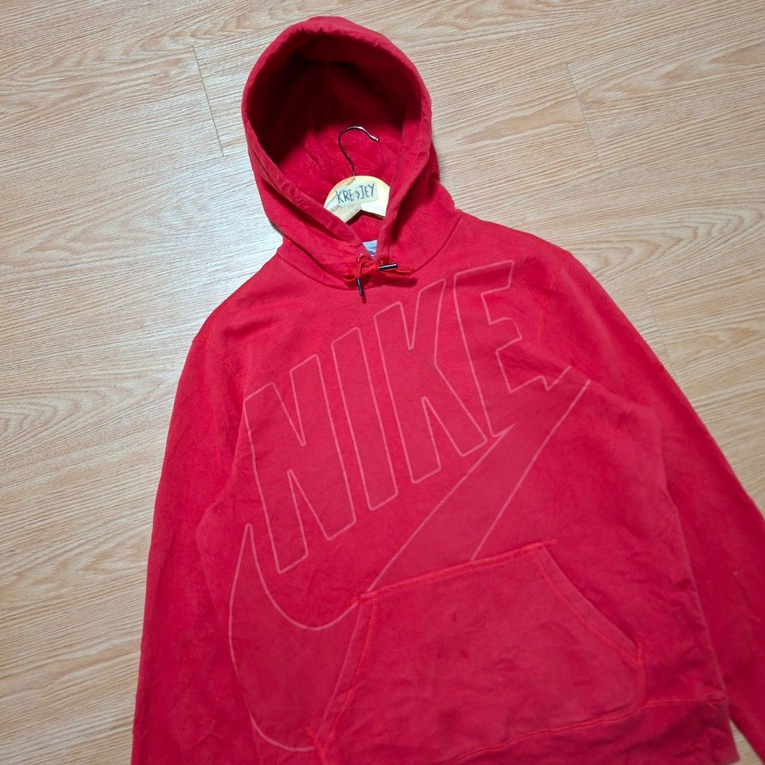 Nike Big script hoodie (Category: Hoodies) located in Bislig. Submitted by jeloy_13 (Listing ID 1469527792, Image 2). Description: Dimes 22x27 Large to xl Asnew condition No issue.