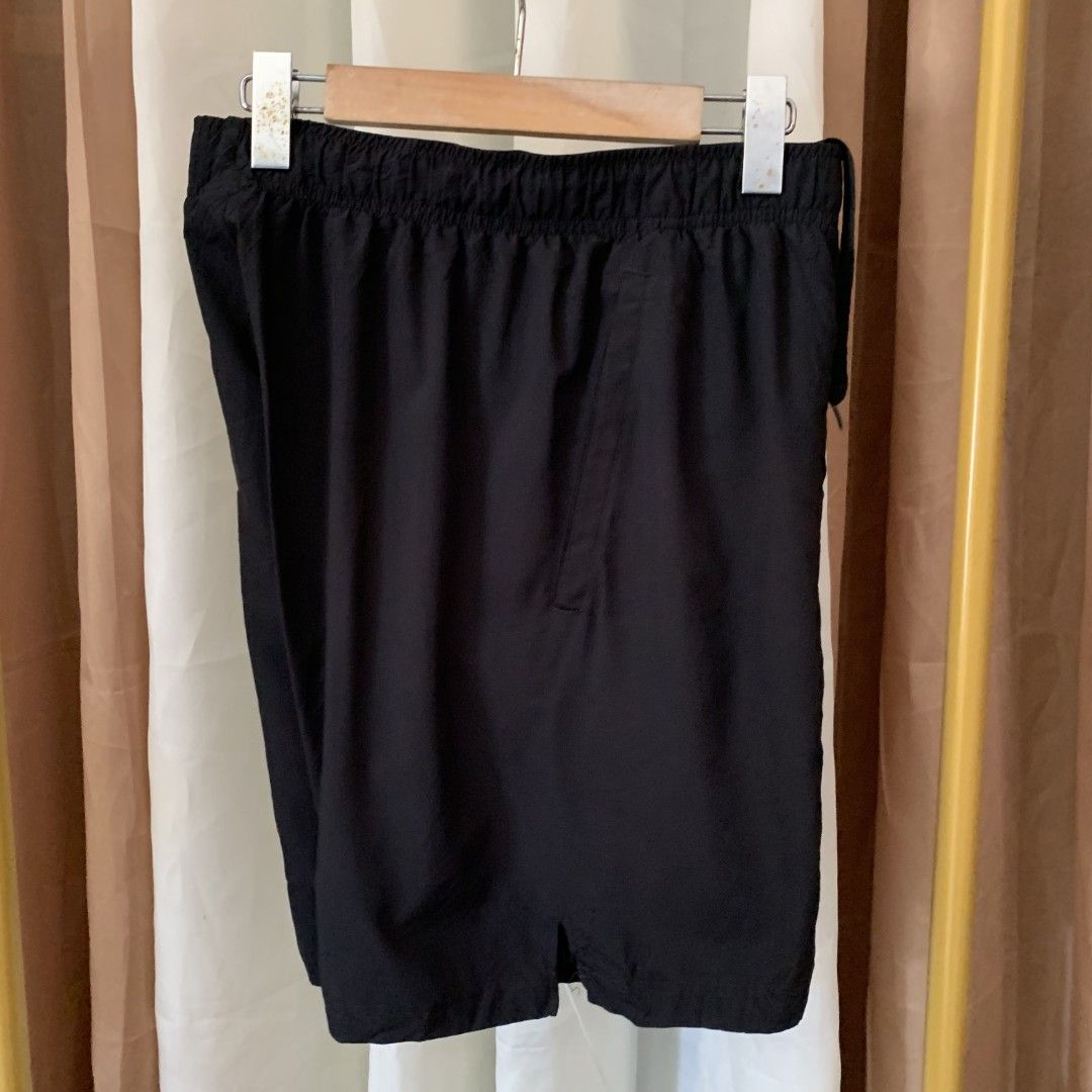 NIKE BIG SWOOSH SHORT (Category: Shorts) located in Binalonan. Submitted by thrift_on2022 (Listing ID 1469525889, Image 3). Description: W- 28 to 34 L - 19 Leg opening- 12 Color rate - 9.8/10 Excellent Condition❗️.