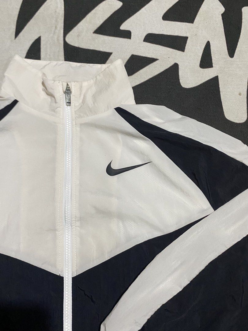 Nike big swoosh windbreaker (Category: Coats, Jackets and Outerwear) located in Andop. Submitted by trckmark4u (Listing ID 1469553476, Image 3). Description: Nike big swoosh Dimes21x24.5 Issue washable stain Ganda pa. Masyado Excellent condition .
