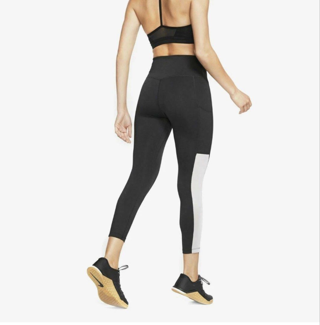 Nike black leggings with mesh (Category: Activewear) located in San Pablo. Submitted by iamtrina (Listing ID 1469539016, Image 2). Description: Size M on tag Fits 28-30” waist 36-40” waist.