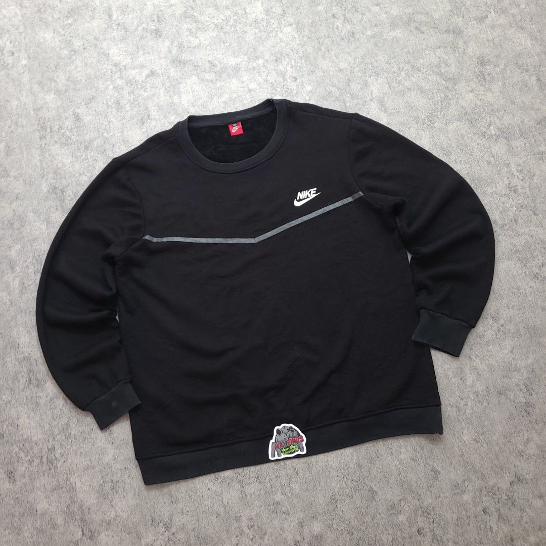 Nike Black Sweatshirt 3XL (Category: Coats, Jackets and Outerwear) located in Quezon City. Submitted by mofinds.ph (Listing ID 1469430231, Image 1). Description: Size: XL (XXXL ON TAG) Dimes: 24x28 Condition: 9/10 MOP: BPI DELIVER: LALAMOVE OR J&T MEETUP/PICKUP: Victoria Tower D, Mother Ignacia Ave., Brgy. Paligsahan, Diliman, Quezon City.
