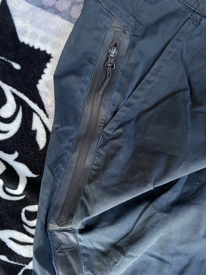 Nike Black Tech Shorts Size 36 XXL (Category: Shorts) located in Manila. Submitted by kenonskiee (Listing ID 1469550219, Image 3). Description: - Brand: Nike - Color: Black - Size: 36 or XXL - Water-resistant zippers on side pockets - Button closure at the waist with a small D-ring near the front belt loop - Authentic details: Nike logo on inner red tag & style code 823366-010 on wash label - Condition: Excellent, ready to wear.