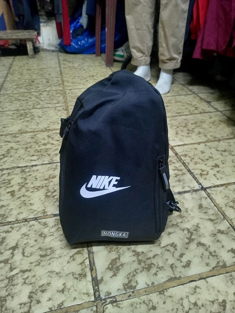 Nike Body Bag (Category: Cross-body Bags) located in Aguinaldo. Submitted by baguioukayukay2600 (Listing ID 1469495254, Image 2). Description: .