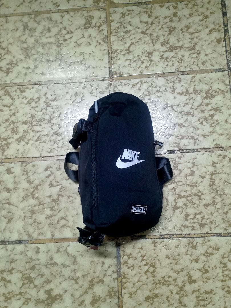 Nike Body Bag (Category: Cross-body Bags) located in Aguinaldo. Submitted by baguioukayukay2600 (Listing ID 1469495254, Image 3). Description: .