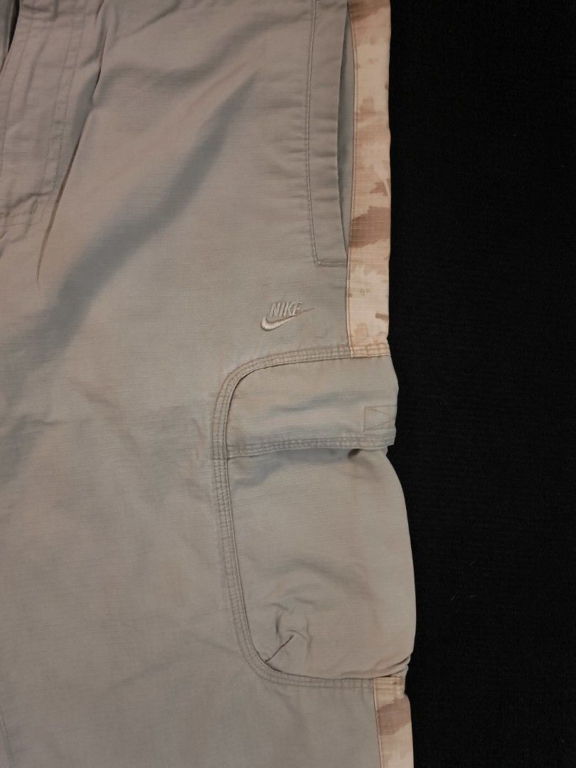 NIKE CAMO CARGO JORTS (Category: Shorts) located in San Fernando. Submitted by retro_d (Listing ID 1469549851, Image 3). Description: - NIKE CAMO CARGO JORTS - Size: W-35/L-26.5/T-13/LO-10.5 - Condition: Excellent - Color Rate: 9.5/10 - No issue.