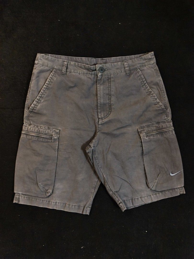 NIKE CARGO ACID WASH (Category: Shorts) located in San Fernando. Submitted by retro_d (Listing ID 1469546895, Image 2). Description: - NIKE CARGO ACID WASH - Size: W-32/L-20/T-13/-LO10 (W30 ON TAG) - Condition: Excellent - Color Rate: 9.5/10 - No issue.