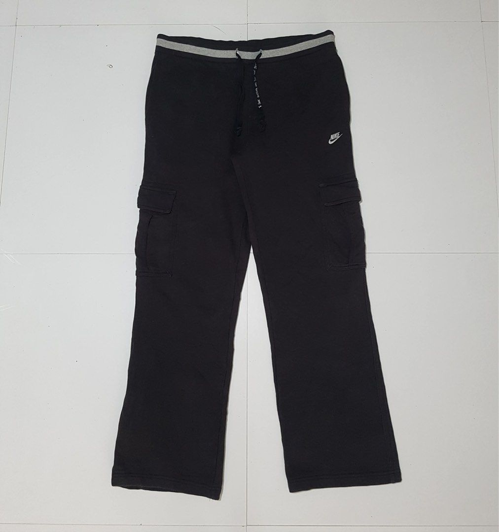 Nike cargo pants (Category: Announcements) located in Imus. Submitted by gabrielseth_12 (Listing ID 1469455409, Image 2). Description: Nike cargo pants Size xl on tag Waistline 32 to 36 No issue Good condition 350pesos +shipped Imus cavite location.