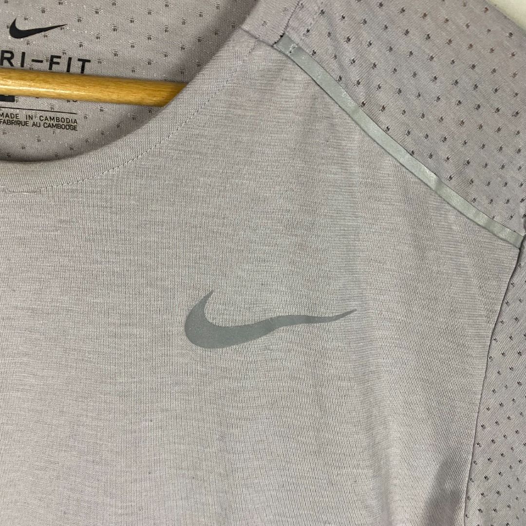 Nike Dri-FIT ADV Perforated Running Tee / Size Large (Category: Activewear) located in Antipolo. Submitted by canadafindss (Listing ID 1469514085, Image 2). Description: Visit & Follow Canada Finds for more premium thrift, streetwear, vintage, techwear, activewear, and branded finds from Canada 🇨🇦 More items posted regularly: https://www.carousell.ph/u/canadafindss Nike Dri-FIT ADV Perforated Running Tee / Size Large High-performance Nike Runni