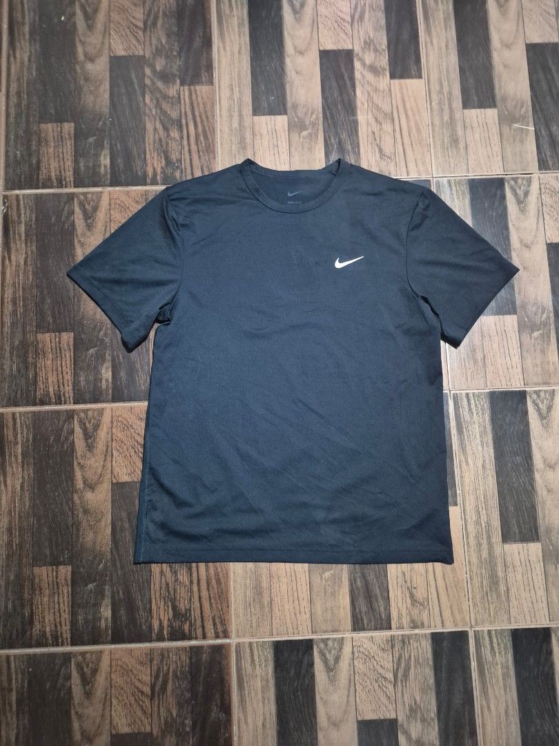 Nike Drifit Shirt (Category: Activewear) located in Tacloban City. Submitted by pascore (Listing ID 1469570129, Image 1). Description: L28W21.