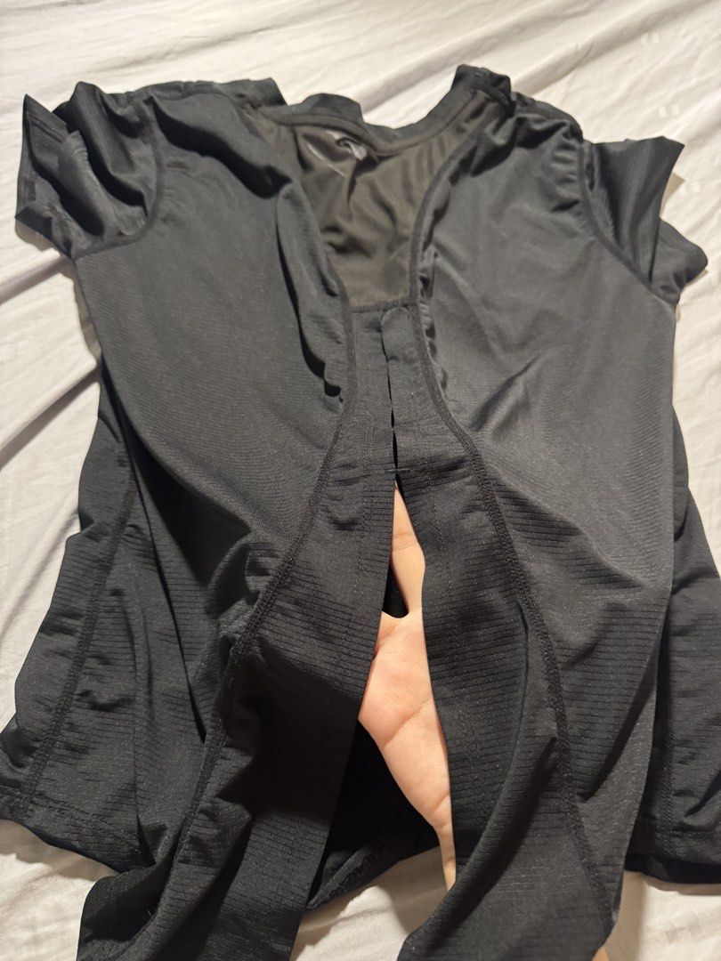 NIKE flowy top (Category: Activewear) located in Manila. Submitted by toandfrou__ (Listing ID 1469437938, Image 3). Description: .