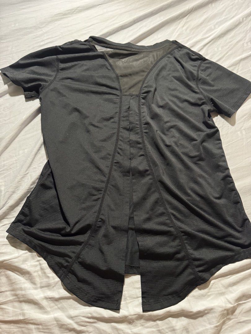 NIKE flowy top (Category: Activewear) located in Manila. Submitted by toandfrou__ (Listing ID 1469437938, Image 2). Description: .