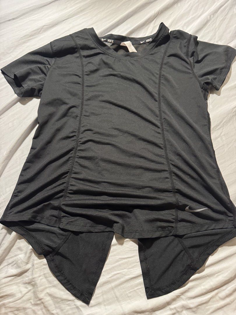 NIKE flowy top (Category: Activewear) located in Manila. Submitted by toandfrou__ (Listing ID 1469437938, Image 1). Description: .