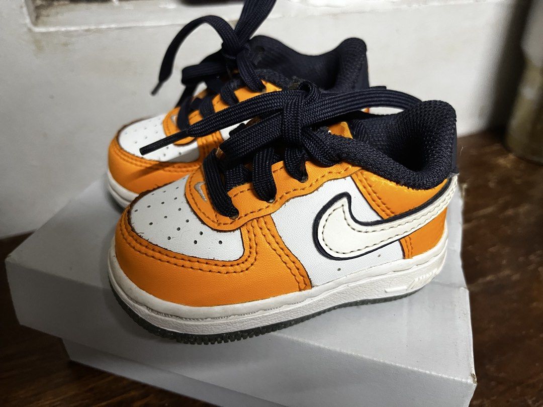 Nike Force 1 Low SE Clownfish (Category: Babies & Kids Fashion) located in Rodriguez. Submitted by she_finds (Listing ID 1469464773, Image 1). Description: 3C.