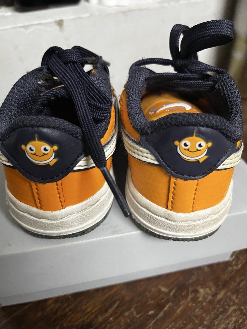 Nike Force 1 Low SE Clownfish (Category: Babies & Kids Fashion) located in Rodriguez. Submitted by she_finds (Listing ID 1469464773, Image 3). Description: 3C.