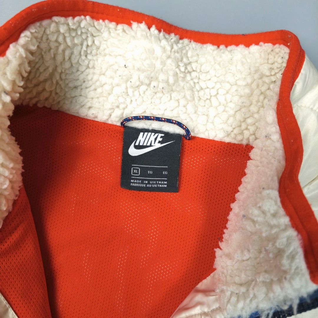 NIKE HERITAGE SHERPA VEST (Category: Vests) located in Baguio. Submitted by nikholeisshop29 (Listing ID 1469554521, Image 3). Description: NIKE HERITAGE SHERPA VEST 800 + SF XL on tag L:27 | W:23 Excellent condition Color rate: 10/10.