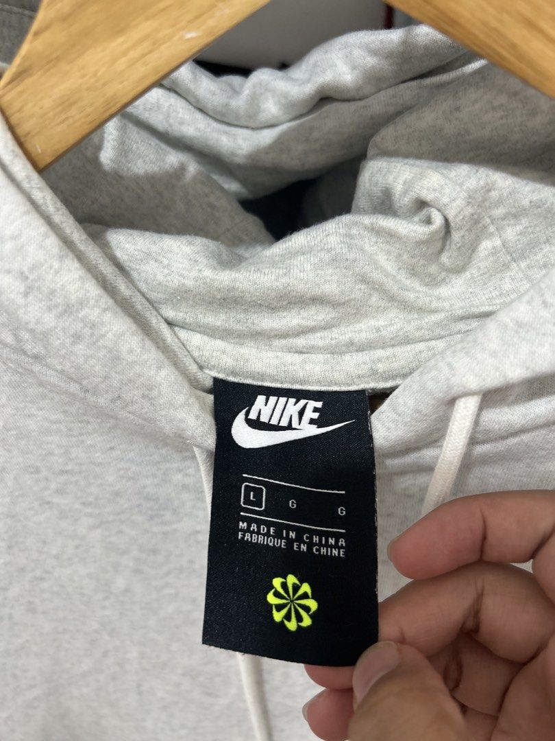 Nike hoodie (Category: Hoodies) located in Cavite. Submitted by arvinroderos (Listing ID 1469430847, Image 3). Description: Nike hoodie 24x26 as new 550.