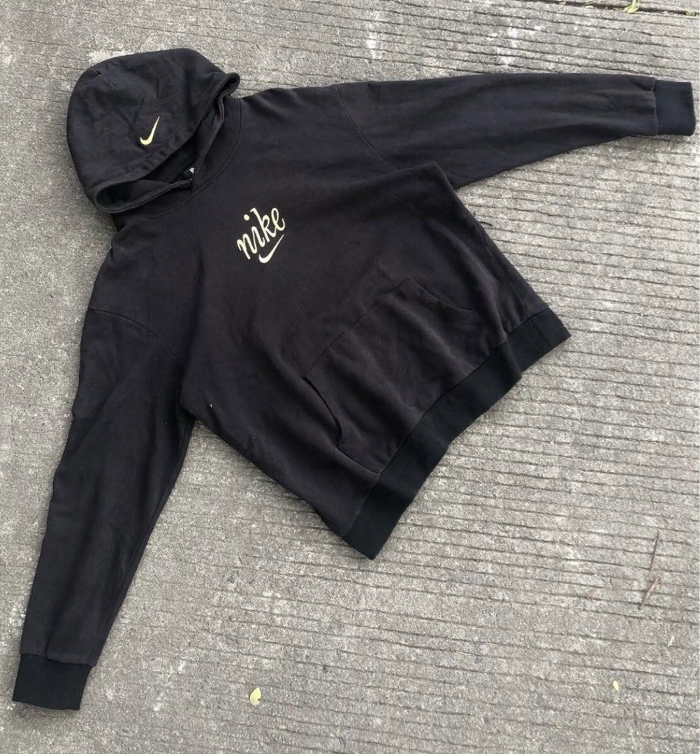 NIKE HOODIE (Category: Coats, Jackets and Outerwear) located in Manila. Submitted by golden_znamss (Listing ID 1469532294, Image 2). Description: NIKE HOODIE 400💸 23x28 .