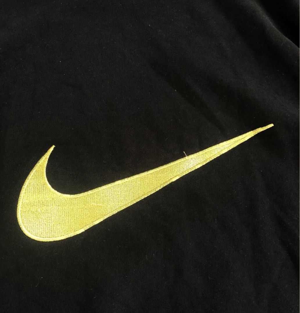 NIKE HOODIE (Category: Coats, Jackets and Outerwear) located in Manila. Submitted by golden_znamss (Listing ID 1469532294, Image 3). Description: NIKE HOODIE 400💸 23x28 .