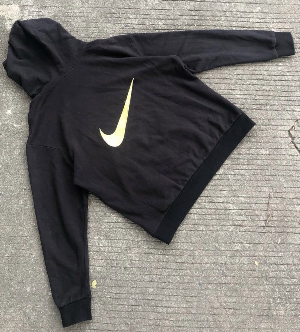 NIKE HOODIE (Category: Coats, Jackets and Outerwear) located in Manila. Submitted by golden_znamss (Listing ID 1469532294, Image 1). Description: NIKE HOODIE 400💸 23x28 .