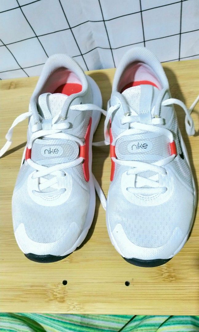 NIKE IN SEASON TR 13 (Category: Sneakers) located in Caloocan City. Submitted by chani7878 (Listing ID 1469492049, Image 1). Description: Nike In-Season TR 13 training shoes Color white SIZE 6 UK 3.5 EUR 36.5 CM 23 ilang beses lang nagamit good condition pang workout/gym pm for more details lalamove jnt meetup nego pa ung price pag sure buyer.