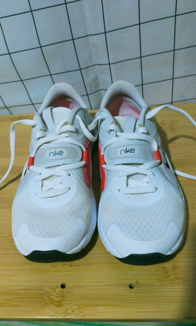 NIKE IN SEASON TR 13 (Category: Sneakers) located in Caloocan City. Submitted by chani7878 (Listing ID 1469492049, Image 2). Description: Nike In-Season TR 13 training shoes Color white SIZE 6 UK 3.5 EUR 36.5 CM 23 ilang beses lang nagamit good condition pang workout/gym pm for more details lalamove jnt meetup nego pa ung price pag sure buyer.
