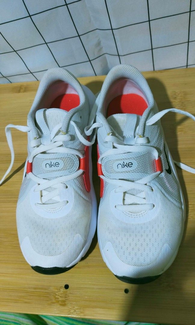 NIKE IN SEASON TR 13 (Category: Sneakers) located in Caloocan City. Submitted by chani7878 (Listing ID 1469492049, Image 3). Description: Nike In-Season TR 13 training shoes Color white SIZE 6 UK 3.5 EUR 36.5 CM 23 ilang beses lang nagamit good condition pang workout/gym pm for more details lalamove jnt meetup nego pa ung price pag sure buyer.