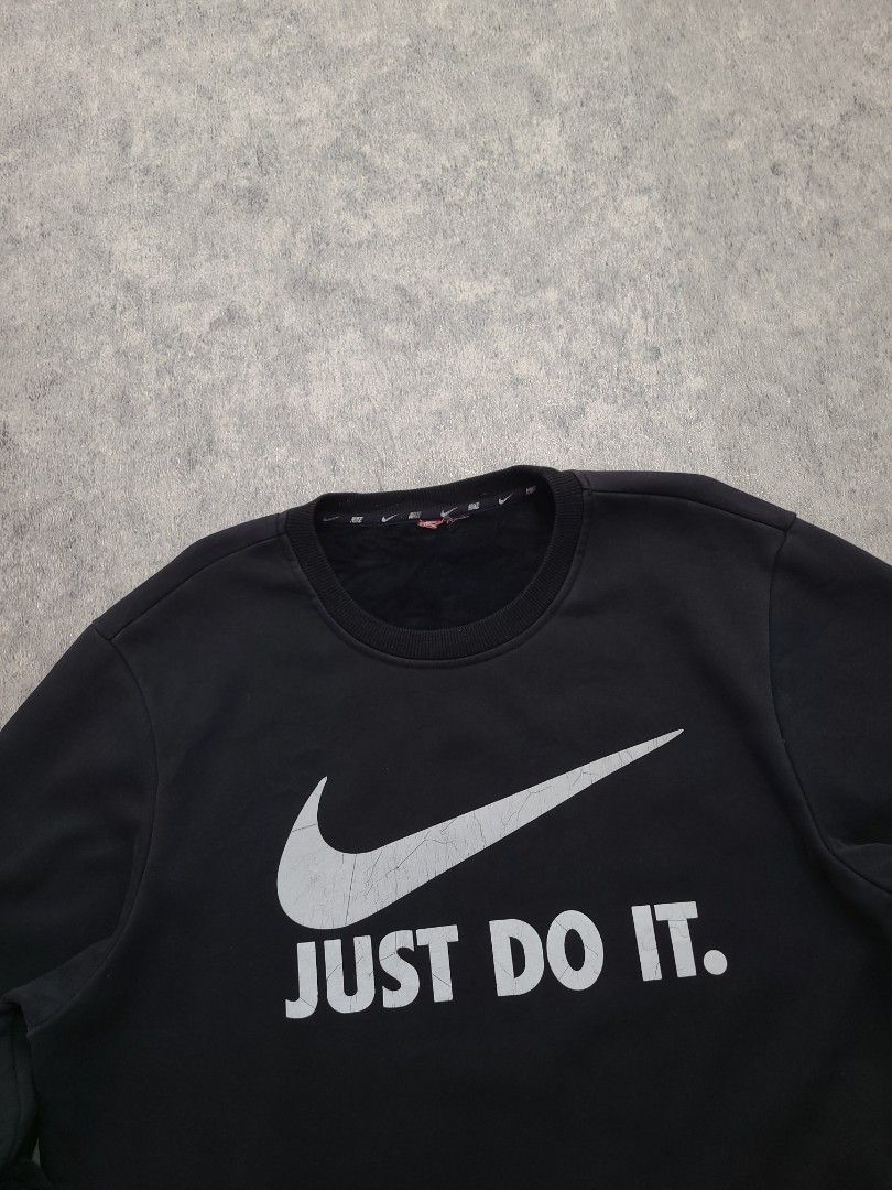 Nike Just Do It Black Sweatshirt (Category: Coats, Jackets and Outerwear) located in Quezon City. Submitted by mofinds.ph (Listing ID 1469430257, Image 2). Description: Size: Large Dimes: 23x28 Condition: 8.5/10 MOP: BPI DELIVER: LALAMOVE OR J&T MEETUP/PICKUP: Victoria Tower D, Mother Ignacia Ave., Brgy. Paligsahan, Diliman, Quezon City.