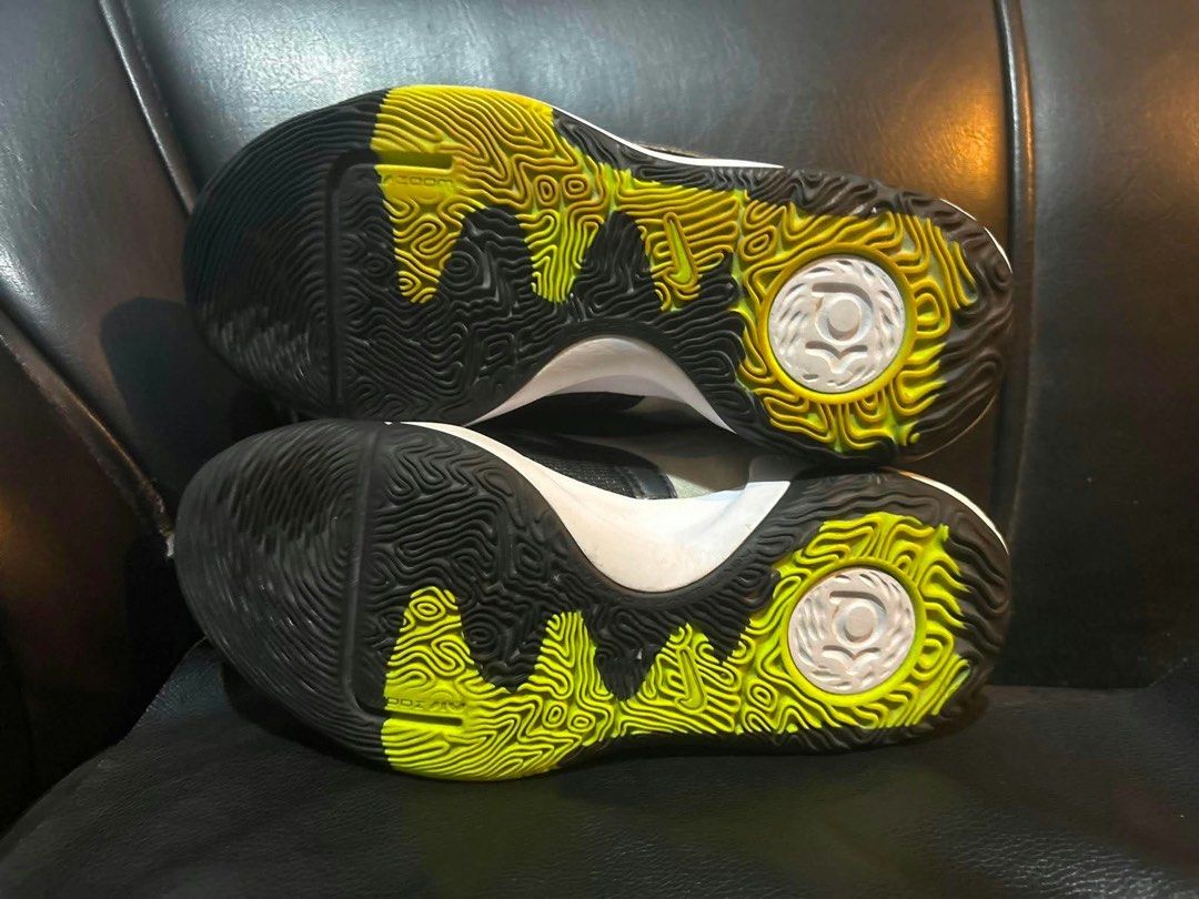 Nike KD Trey 5 x Black Volt [WITH BOX] (Category: Sneakers) located in Mandaluyong City. Submitted by copthatgirl (Listing ID 1469429597, Image 2). Description: WITH BOX - Colorway: Black and white with bright lime green accents - Lock-in Fit: Midfoot strap and cushioned collar for ultimate ankle support - Cushioning: Zoom Air midsole for impact protection - Traction: Wavy outsole pattern for solid court grip - Breathability: Mesh upper keeps fee