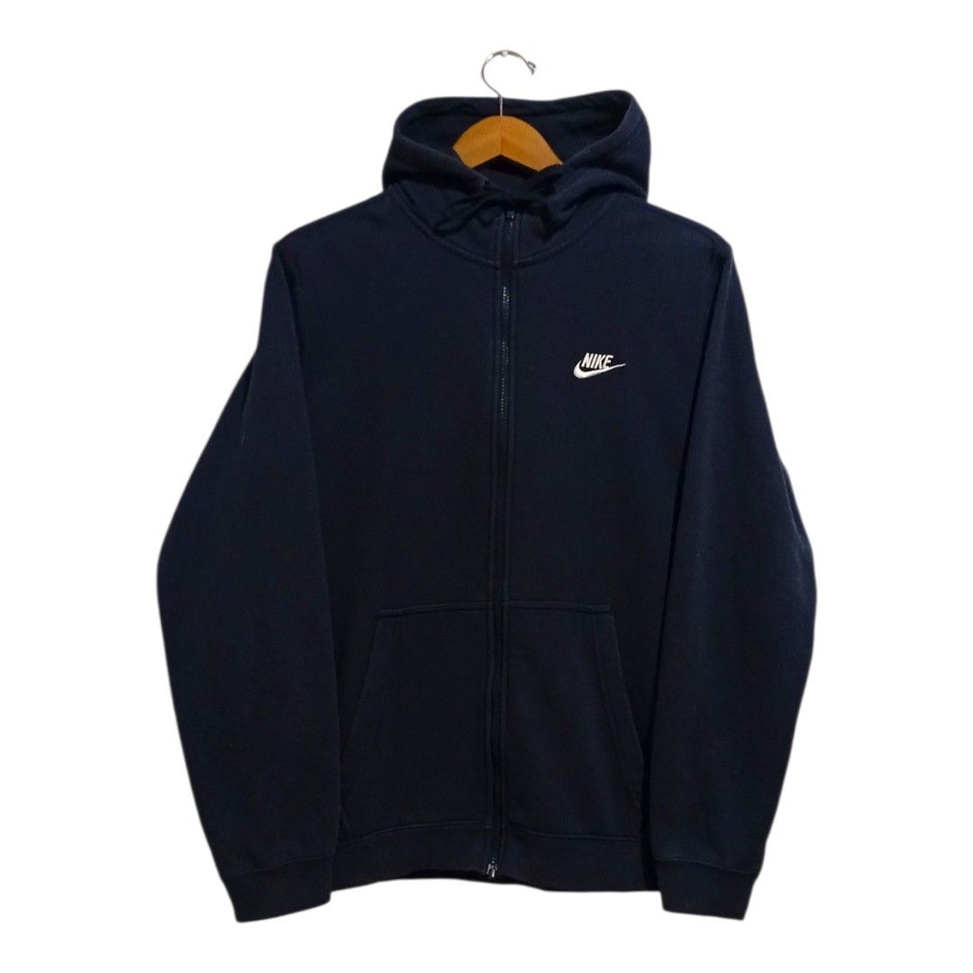 Nike Logo Hoodie Jacket (Category: Hoodies) located in Caloocan City. Submitted by NEWBORNVTG (Listing ID 1469447084, Image 1). Description: Nike Logo Hoodie Jacket (Navy Blue) Size: L Dimes: 27L × 23W Condition: 10/10 Mode of Delivery • J&T Express • Lalamove (Abono Service) Mode of Payment • GCash • GoTyme Bank • PSBank Thank you! God Bless!.
