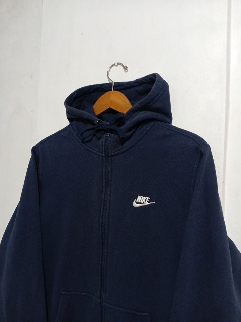 Nike Logo Hoodie Jacket (Category: Hoodies) located in Caloocan City. Submitted by NEWBORNVTG (Listing ID 1469447084, Image 3). Description: Nike Logo Hoodie Jacket (Navy Blue) Size: L Dimes: 27L × 23W Condition: 10/10 Mode of Delivery • J&T Express • Lalamove (Abono Service) Mode of Payment • GCash • GoTyme Bank • PSBank Thank you! God Bless!.