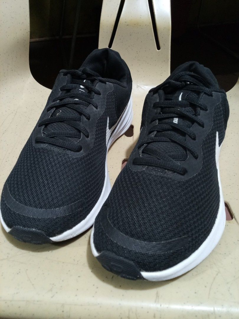 Nike modern revolution 6 running shoes (Category: Sneakers) located in Davao. Submitted by ljay.thriftedfinds (Listing ID 1469533669, Image 2). Description: Nike modern revolution 6 running shoes Size 8 us Good as new No issue Dm.