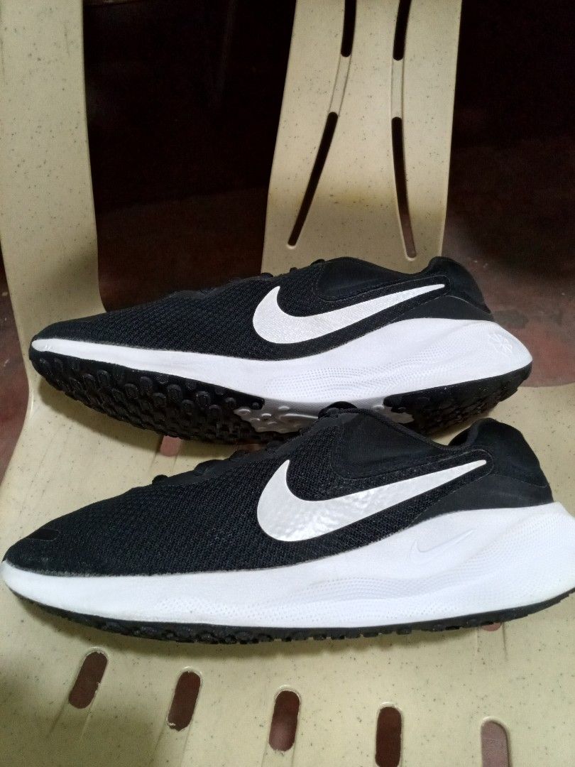 Nike modern revolution 6 running shoes (Category: Sneakers) located in Davao. Submitted by ljay.thriftedfinds (Listing ID 1469533669, Image 3). Description: Nike modern revolution 6 running shoes Size 8 us Good as new No issue Dm.
