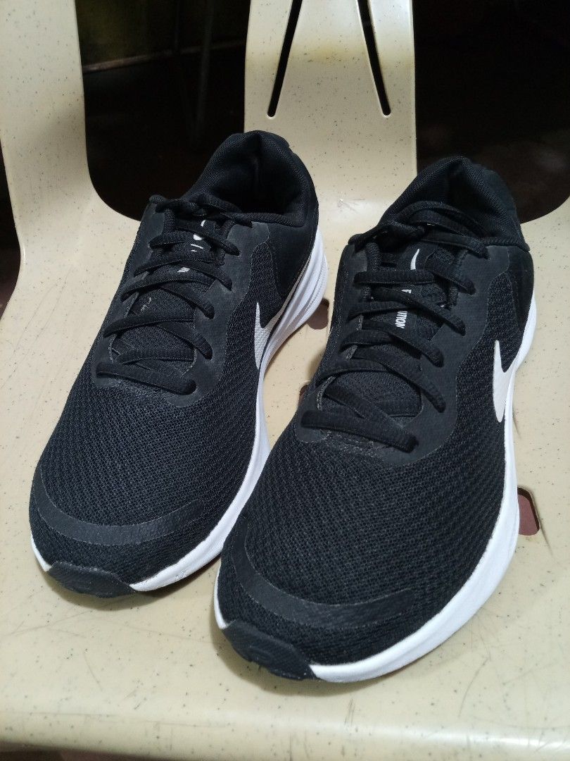 Nike modern revolution 6 running shoes (Category: Sneakers) located in Davao. Submitted by ljay.thriftedfinds (Listing ID 1469533669, Image 1). Description: Nike modern revolution 6 running shoes Size 8 us Good as new No issue Dm.