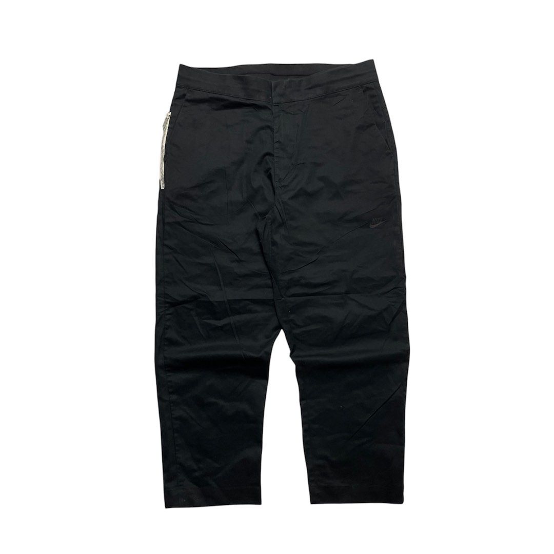 Nike nsw pants (Category: Chinos) located in Iloilo. Submitted by nextwearco_ilo (Listing ID 1469498192, Image 2). Description: Nike nsw pants • Like new condition • 32-33 Waistline • 36 Length • 7.5 Leg opening ₱ 800 Only Loc : Iloilo city Dm.