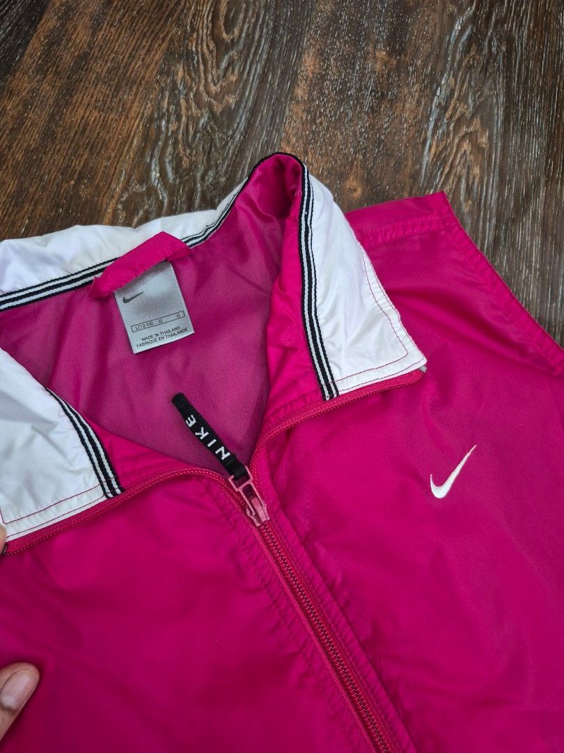 Nike Nylon Windbreaker (Category: Activewear) located in Santa Cruz. Submitted by deenem (Listing ID 1469435266, Image 3). Description: Like New😍👌 No flaws👌 Large on Tag Can fit L-XL Asian (Measurements laid flat in inches) Bust:20.5 Armhole:10 Lenght: 27.
