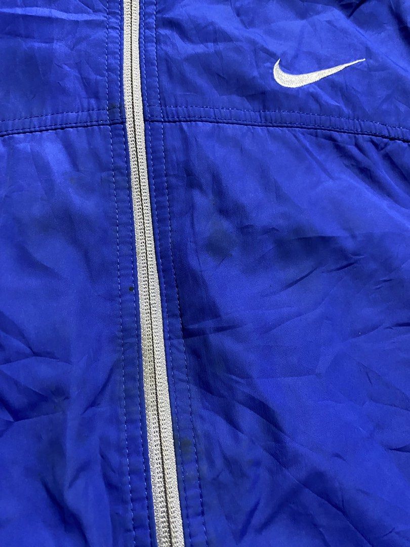 Nike Outdoor (Category: Coats, Jackets and Outerwear) located in Trece Martires City. Submitted by ridgeridethrift (Listing ID 1469533796, Image 2). Description: Width - 21 Length - 26.5 Sleeve - 24.5 Have stain & paint stain.