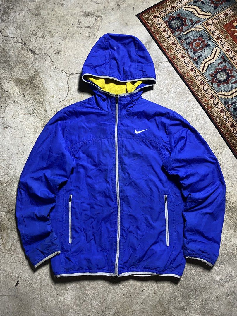 Nike Outdoor (Category: Coats, Jackets and Outerwear) located in Trece Martires City. Submitted by ridgeridethrift (Listing ID 1469533796, Image 1). Description: Width - 21 Length - 26.5 Sleeve - 24.5 Have stain & paint stain.