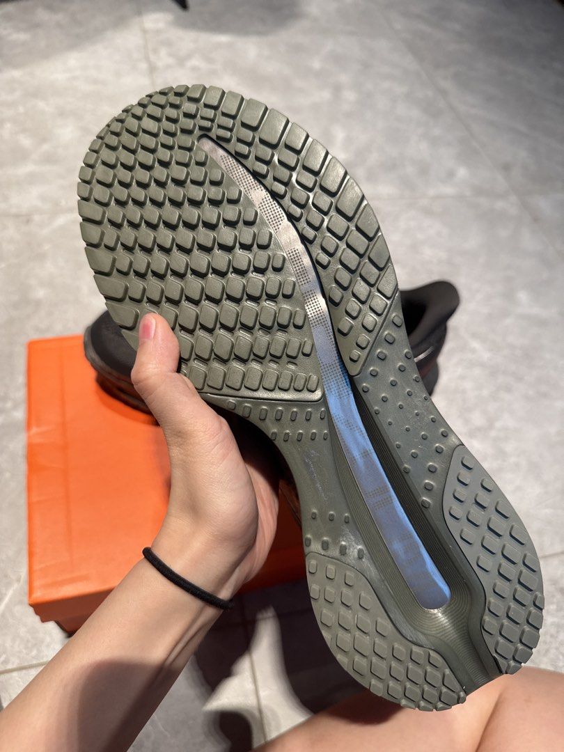Nike Pegasus Premium SP (Category: Sneakers) located in Taguig. Submitted by rhhhhhhhhhhhh (Listing ID 1469436974, Image 3). Description: - Brand: Nike Pegasus Premium SP - Colorway: Light Loden and Metallic Medium Ash - Size: US Men's 11 / US Women's 12.5 - Condition: Brand new, never worn, in original orange box - Features: Textured upper, speckled midsole, and patterned laces.