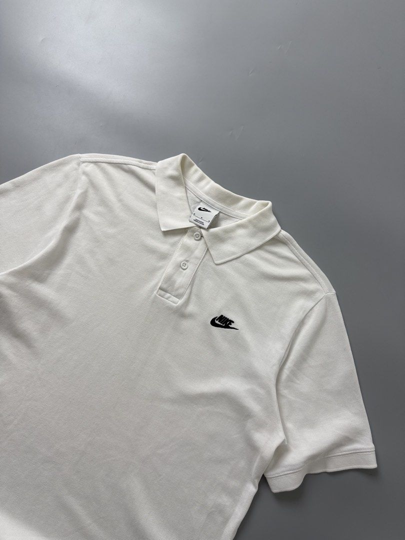 Nike polo shirt (Category: Tshirts & Polo Shirts ) located in Pila. Submitted by villanueva80826 (Listing ID 1469523473, Image 2). Description: Nike polo Size:medium •Width:20.5 •Length:28 •heavy cotton •Condition:9/10 •Color rate:9/10 Mine:580 +Shipping fee Issue:light stain need rewash Still in good condition Still wearable .