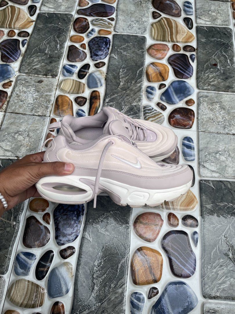 Nike portal womens (Category: Sneakers) located in Pagadian. Submitted by xarlesscute (Listing ID 1469437267, Image 2). Description: .