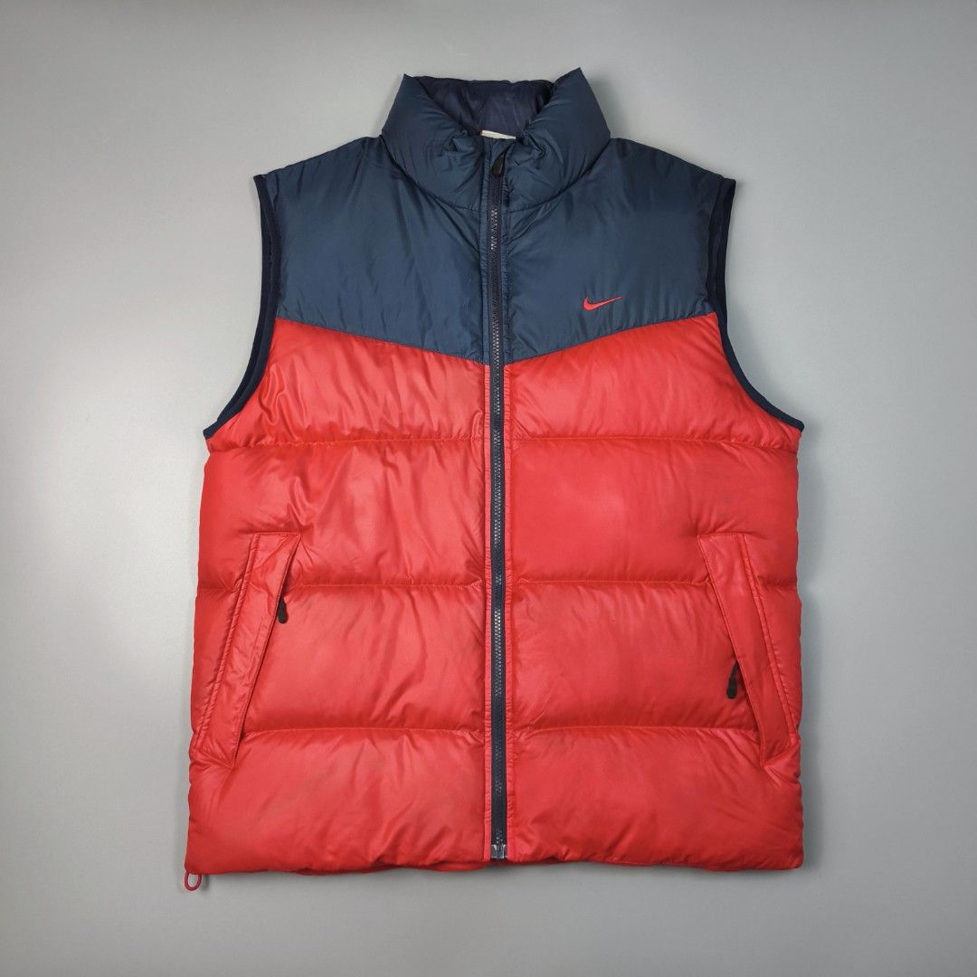NIKE PUFFER VEST (Category: Vests) located in Baguio. Submitted by nikholeisshop29 (Listing ID 1469555055, Image 1). Description: NIKE PUFFER VEST 1,180 + SF XL on tag L:28 | W:24 Excellent condition Color rate:10/10 Needs wash only.