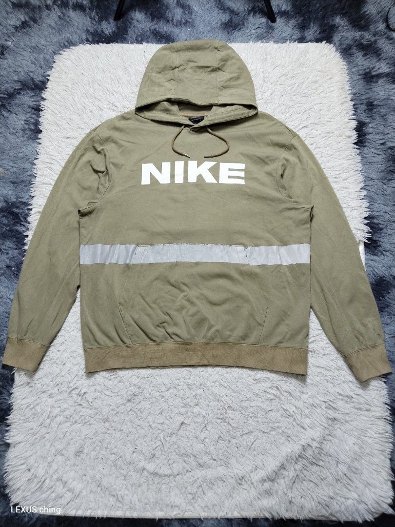 Nike Reflective Trim Pullover with back pocket. (Category: Hoodies) located in Manila. Submitted by lexusthrift1995 (Listing ID 1469500148, Image 1). Description: Size- LARGE on tag but fit to XL Dimension- 23x28 Color rate- 8/10 Condition- 9/10 issue- crack reflective but working. good condition ‼️500.pesos plus shipping fee 💸MODE OF PAYMENT- GCASH payment first 🚛MODE OF DELIVERY- J&T or LALAMOVE 📍LOCATION- NORTH CALOOCAN CAMARIN BRGY.177 170