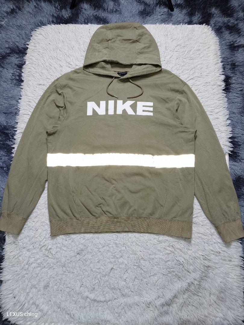 Nike Reflective Trim Pullover with back pocket. (Category: Hoodies) located in Manila. Submitted by lexusthrift1995 (Listing ID 1469500148, Image 2). Description: Size- LARGE on tag but fit to XL Dimension- 23x28 Color rate- 8/10 Condition- 9/10 issue- crack reflective but working. good condition ‼️500.pesos plus shipping fee 💸MODE OF PAYMENT- GCASH payment first 🚛MODE OF DELIVERY- J&T or LALAMOVE 📍LOCATION- NORTH CALOOCAN CAMARIN BRGY.177 170