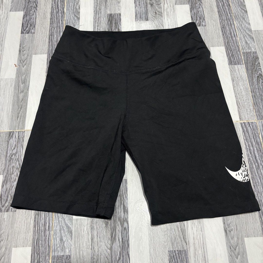 Nike running shorts (Category: Shorts) located in Banga. Submitted by akosiloco (Listing ID 1469499788, Image 2). Description: Size Large Plus sf.