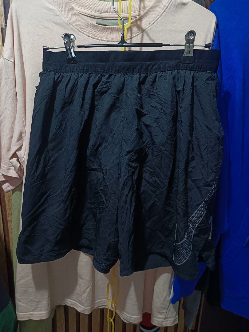 Nike running shorts (Category: Shorts) located in Cebu City. Submitted by iamnegotiable (Listing ID 1469561860, Image 3). Description: Nike dri-fit short Nike dri-fit running short dimes waistline 26-29 inch length 17 inch hem 11 inch no issue available accepting offers.