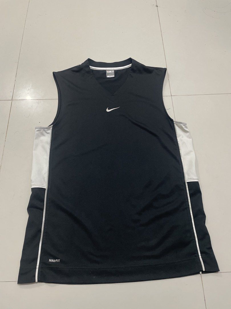NIKE SANDO MIDSWOSSH BANKROLL STYLE (Category: Activewear) located in Cavite. Submitted by rncthrifting (Listing ID 1469531808, Image 1). Description: DIMES 22.5 Width 31 Length .