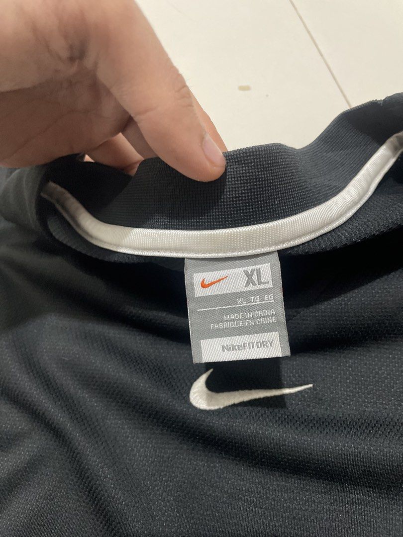 NIKE SANDO MIDSWOSSH BANKROLL STYLE (Category: Activewear) located in Cavite. Submitted by rncthrifting (Listing ID 1469531808, Image 2). Description: DIMES 22.5 Width 31 Length .