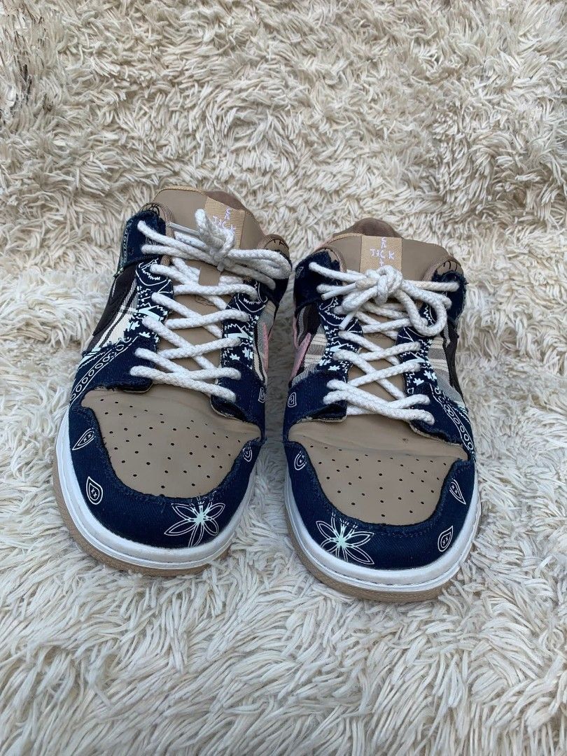 Nike SB Dunk Low Travis Scott (Cactus Jack) (Category: Sneakers) located in Lianga. Submitted by legitseller12345678 (Listing ID 1469404708, Image 2). Description: Nike SB Dunk Low Travis Scott (Cactus Jack)📌 Excellent Size 8 Solid nito boss💯 Mine 1200 Plus sf.