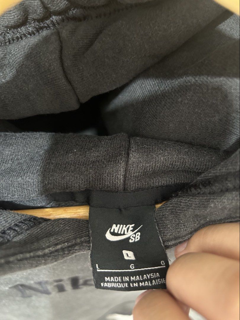 Nike sb hoodie (Category: Hoodies) located in Cavite. Submitted by arvinroderos (Listing ID 1469430392, Image 2). Description: Nike sb hoodie 23x26.5 good condition 450.