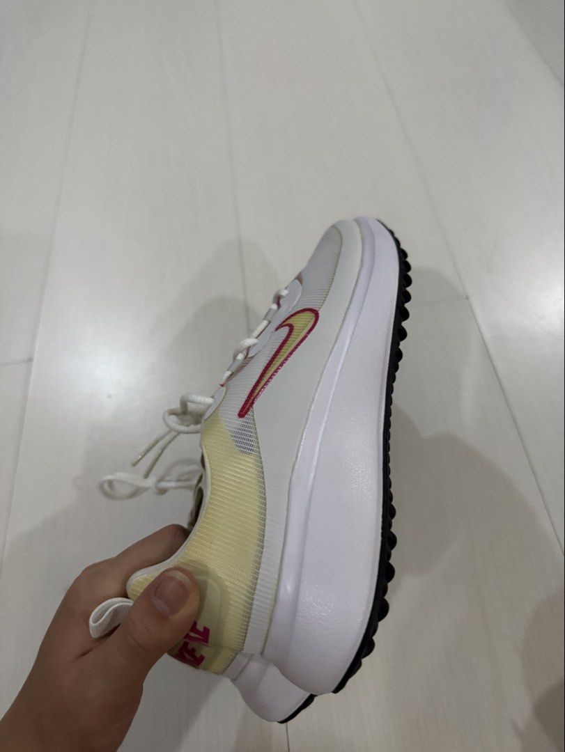 Nike Shoes (Category: Shoe inserts) located in Mandaluyong City. Submitted by 2goodfinds (Listing ID 1469409063, Image 3). Description: Original Nike shoes Never Worn .